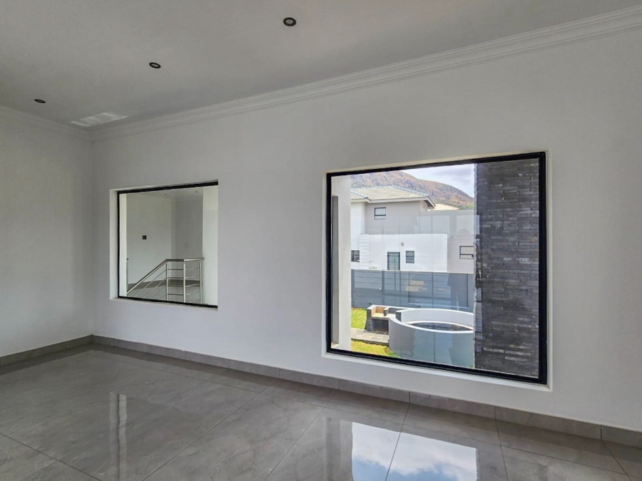 To Let 5 Bedroom Property for Rent in Melodie North West